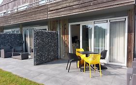 AMELAND-Appartement APHRODITE , eigen KEUKEN, Zonnig TERRAS, Verwarmd ZWEMBAD, nabij DORP, DUINEN en STRAND